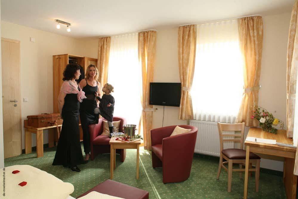 Landhotel-Gasthof Gruener Baum هيرسبروك المظهر الخارجي الصورة